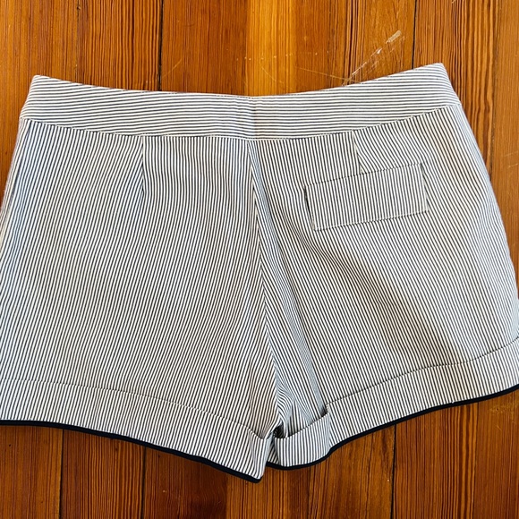 Navy and white blazer and short suite set. Piping details, silver snap buttons, - Picture 5 of 6